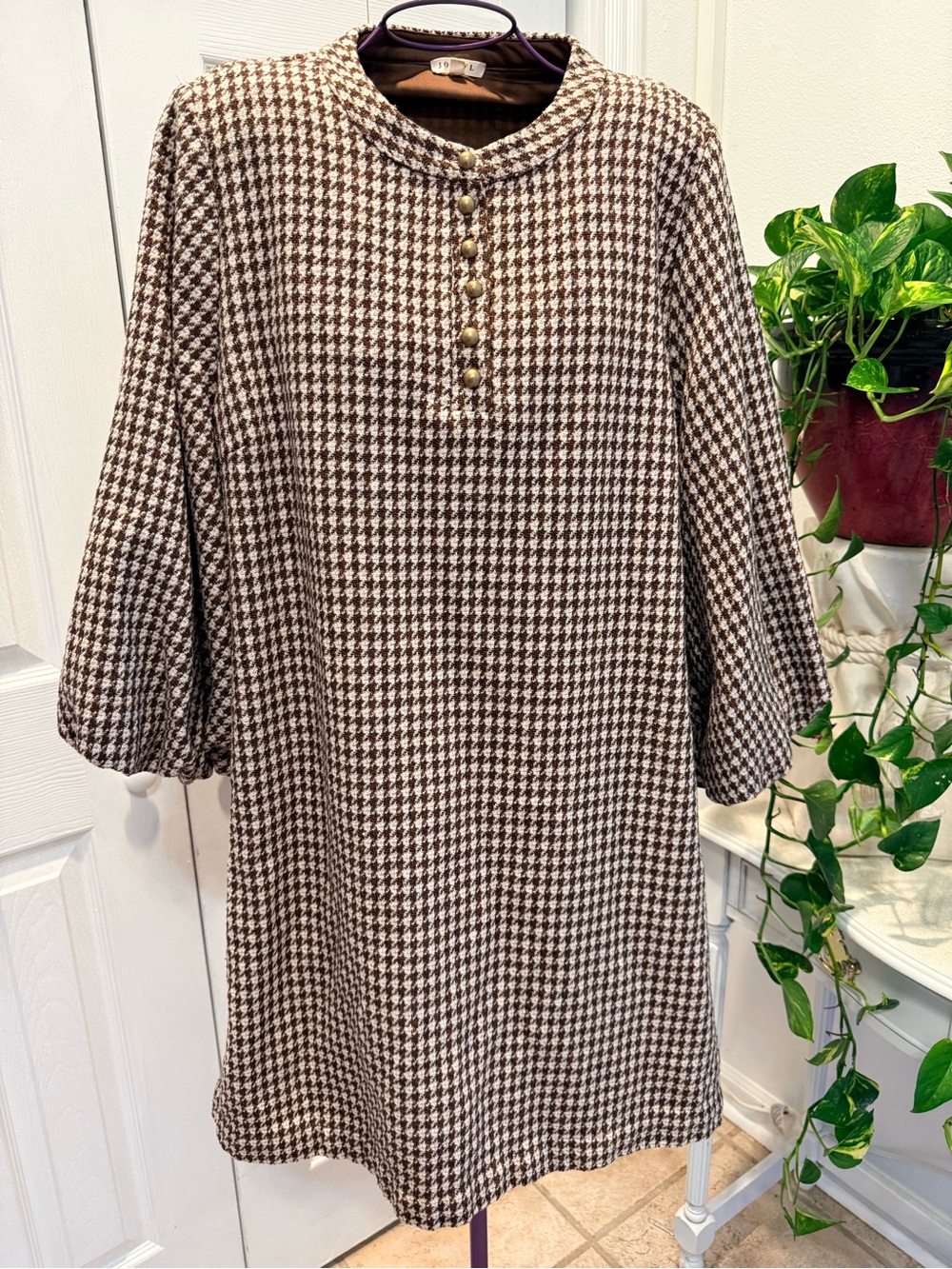 Vintage Cottage core Brown & Cream Houndstooth Shift Dress w/balloon sleeves